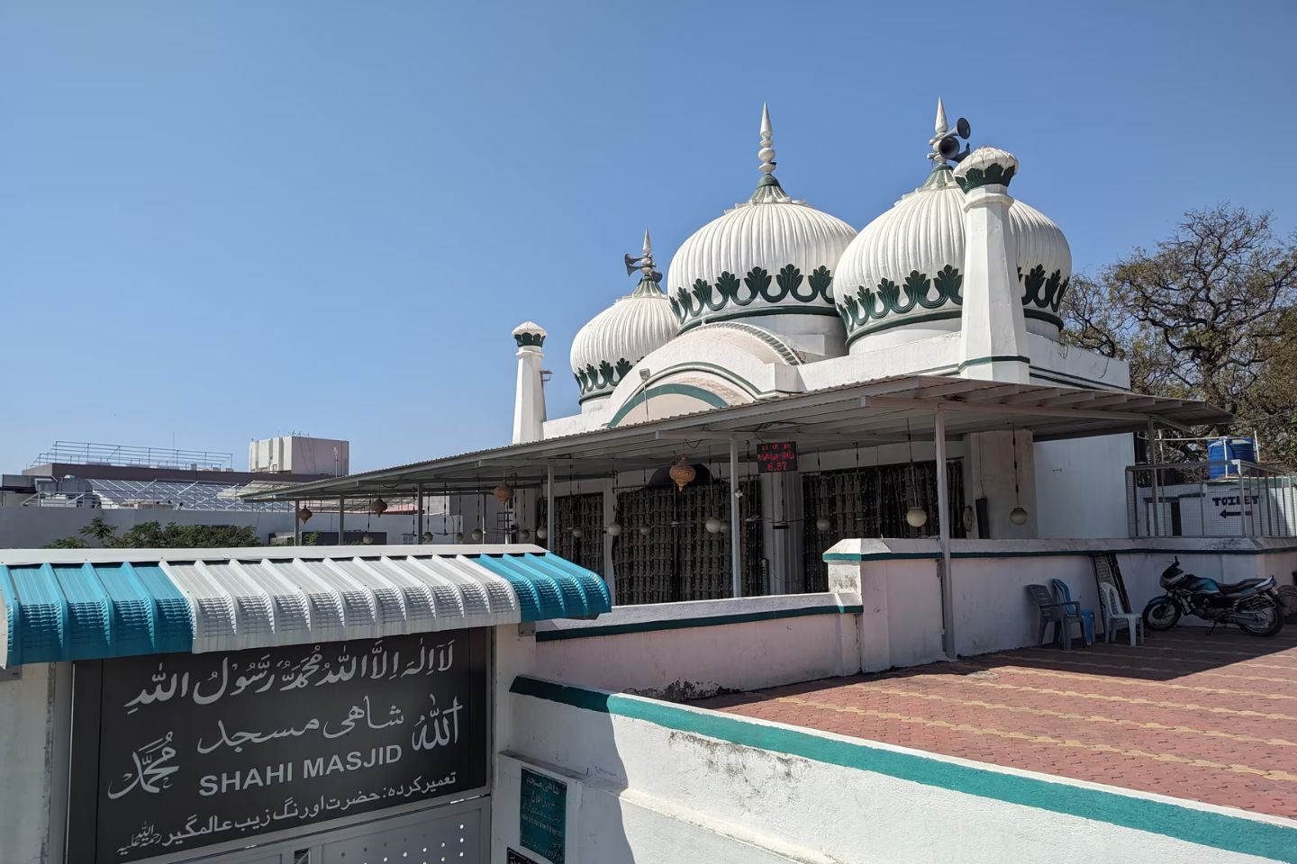 Shahi Sunheri Masjid Aurangabad